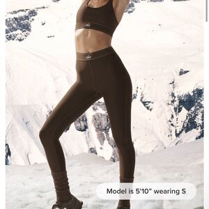 ALO Yoga Women's Dark Brown Leggings